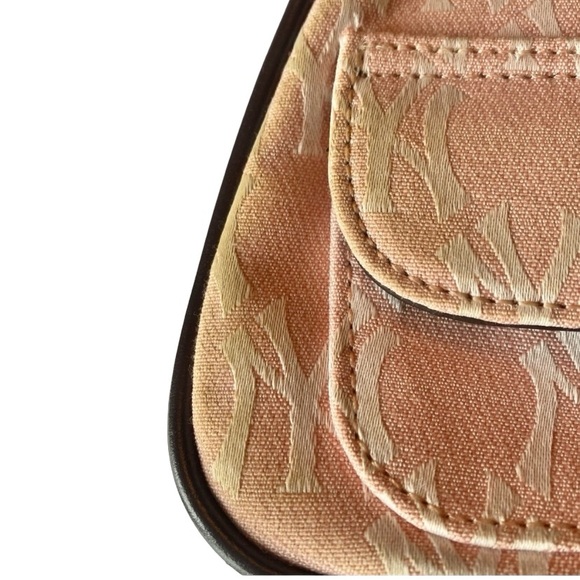 New York Yankees Pink Purse - Picture 6 of 7